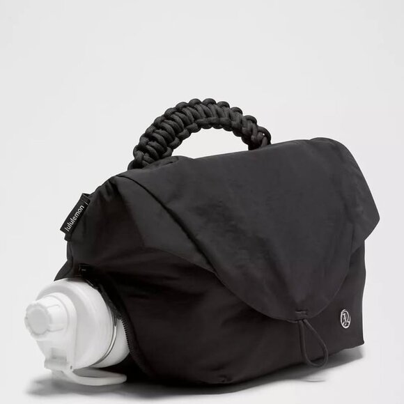 Lululemon Curved Crossbody Bag with Top Handle 3L in Black, BNWT - Picture 6 of 8